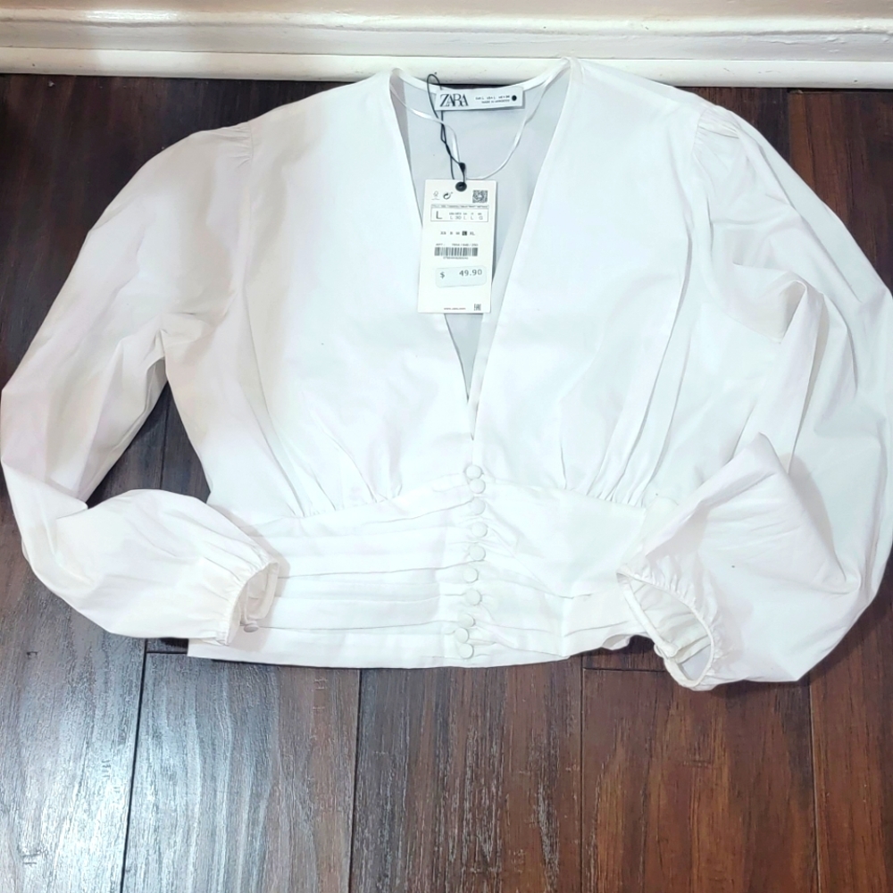 White long sleeve crop top